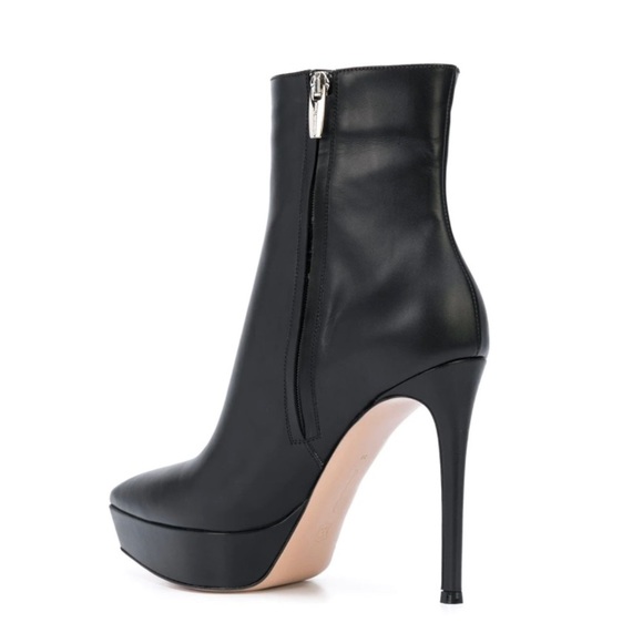 Gianvito Rossi
Dasha 115mm platform booties - Picture 3 of 14